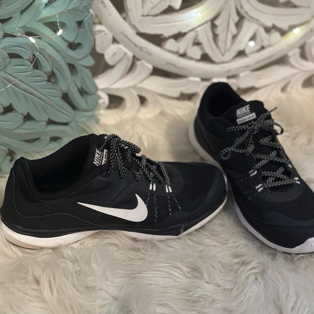 NIKE Flex TR5